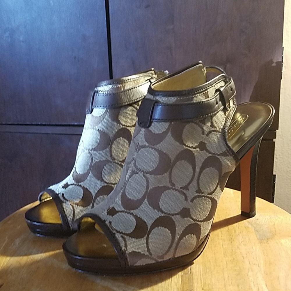 Coach heels - Picture 1 of 1
